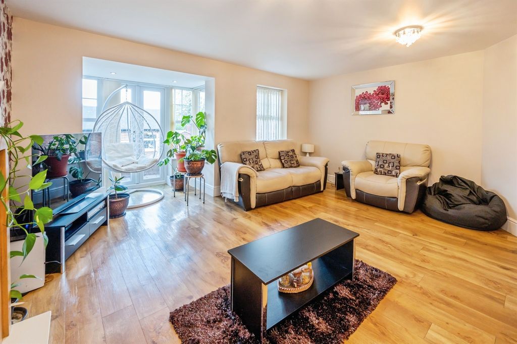 Property photo 3 of 17