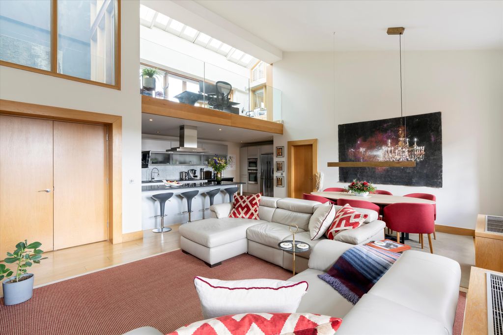 Property photo 3 of 31 Image