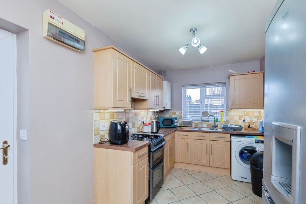 Property photo 3 of 19 Pbox-Img.Jpg