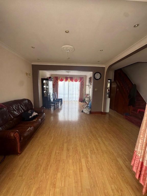 Property photo 1 of 8 3 Bedroom House