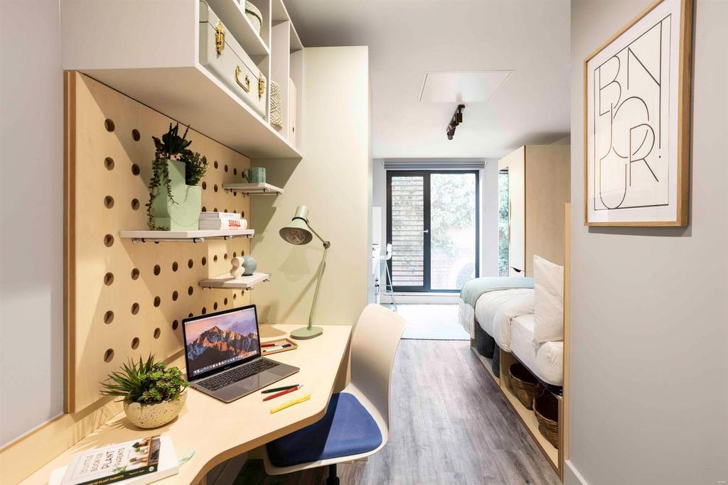 Property photo 2 of 12