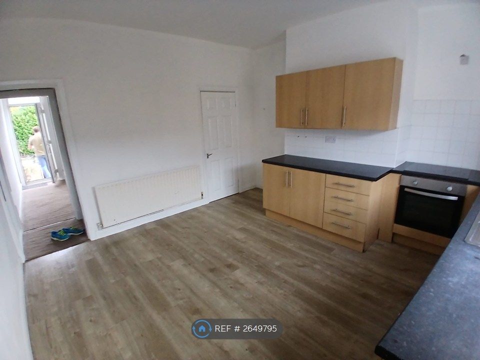 Property photo 3 of 9 Kitchen