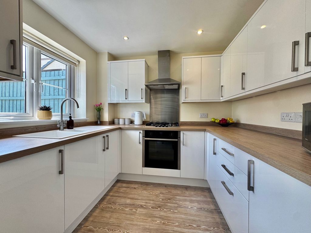 Property photo 2 of 16 Kitchen