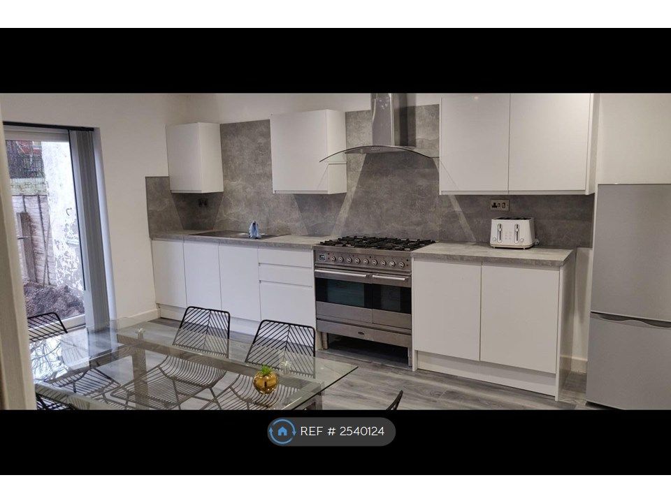 Property photo 2 of 4 Main Kitchen