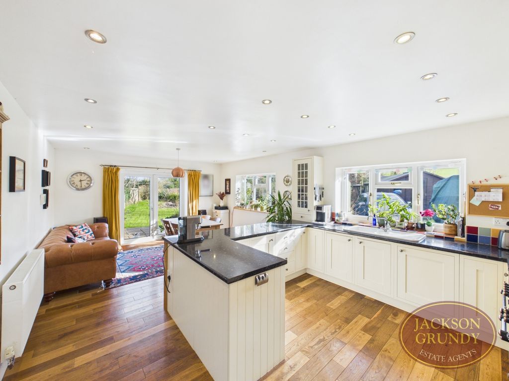 Property photo 3 of 25 Oaklands