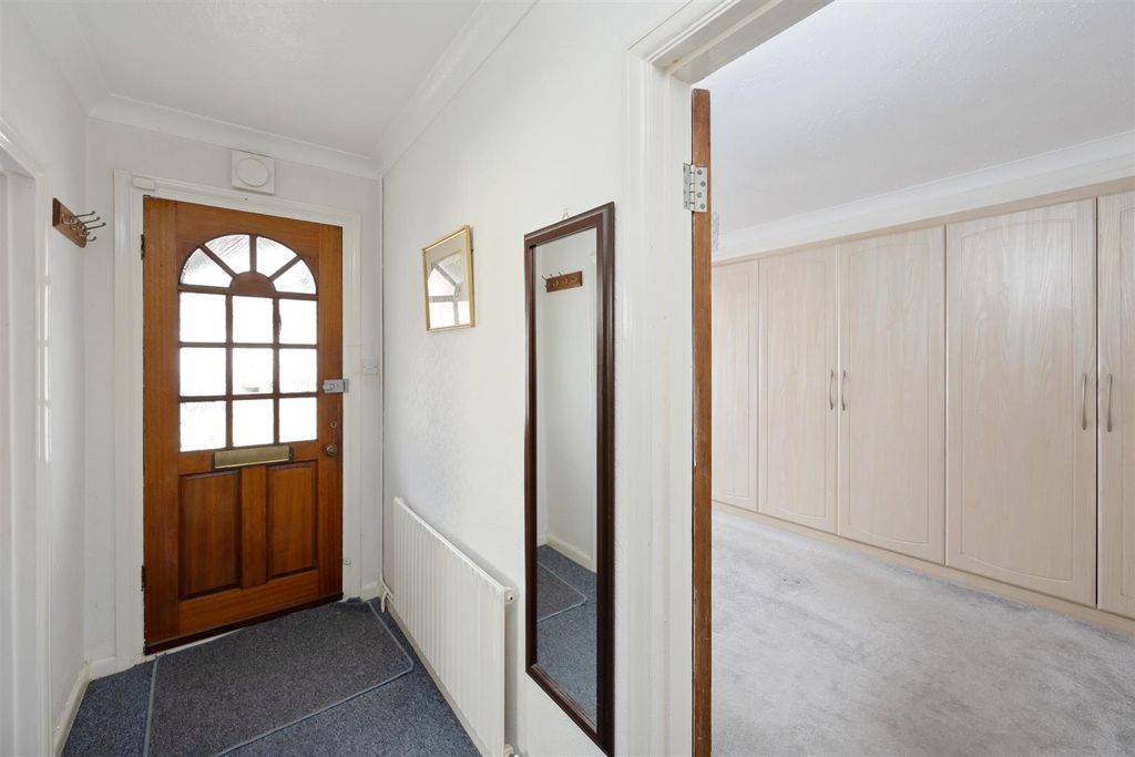Property photo 3 of 19 Entrance Hallway