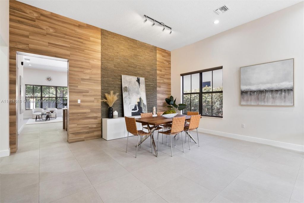 Property photo 3 of 36 <Alttext/>