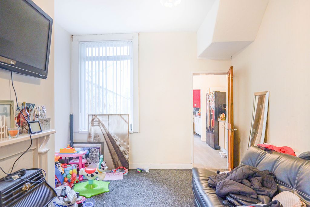 Property photo 2 of 20