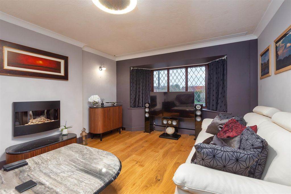 Property photo 2 of 30