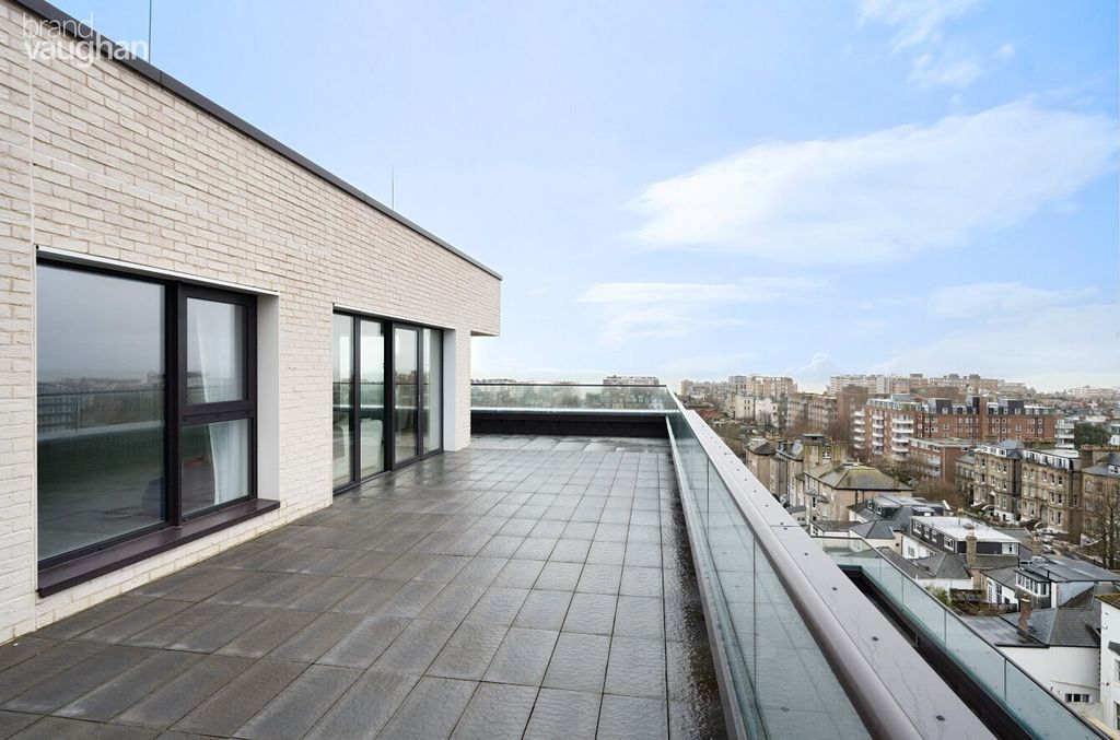 Property photo 3 of 27 Terrace 1