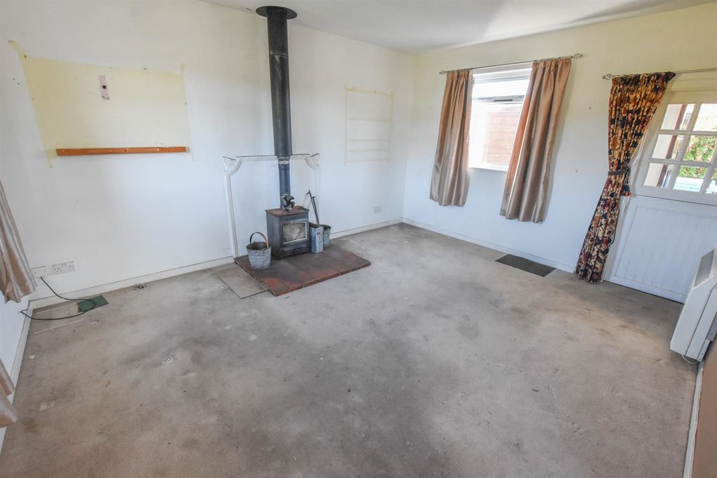 Property photo 2 of 15 Lounge (2)-2.Jpg