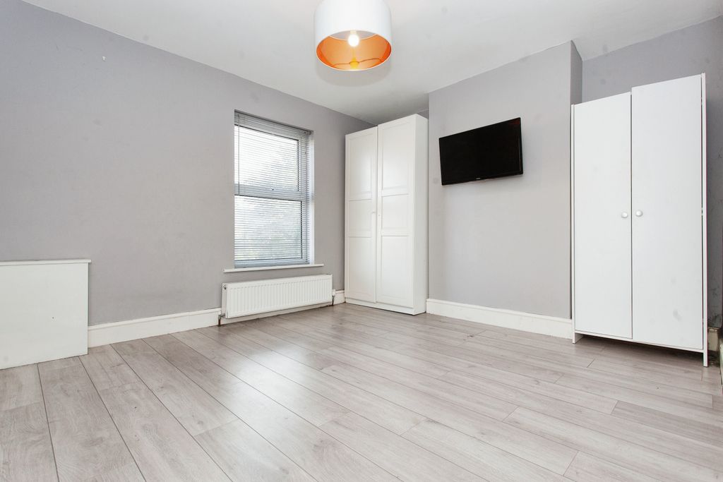 Property photo 2 of 8 View