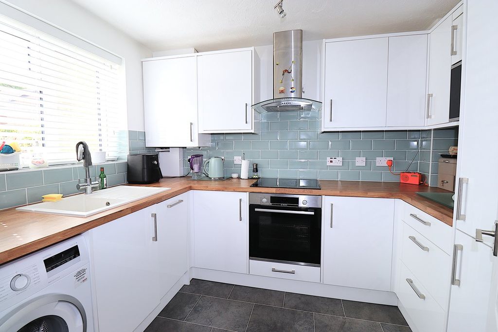 Property photo 3 of 12