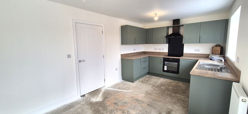 Property photo 3 of 7 Kitchen