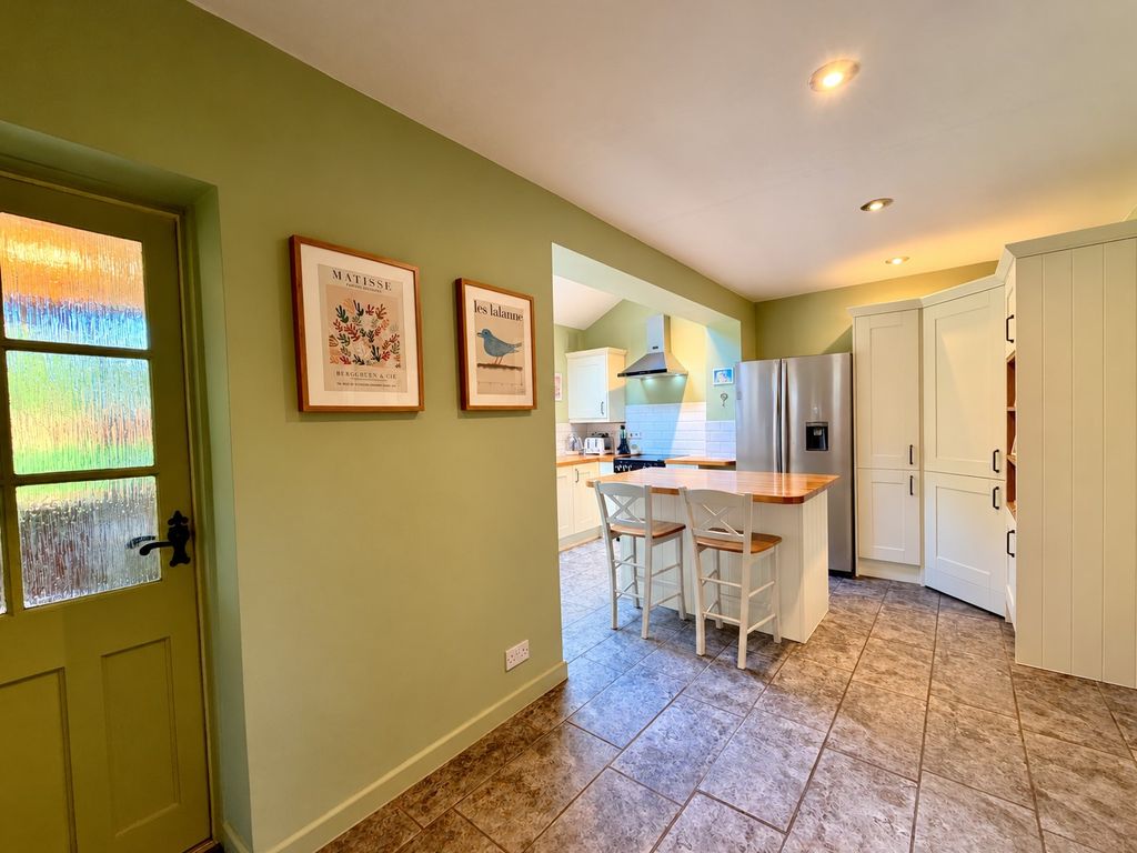 Property photo 3 of 18 Kitchen