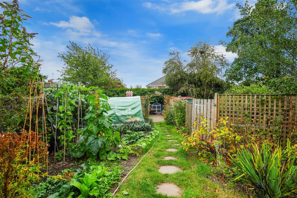 Property photo 3 of 41 Garden