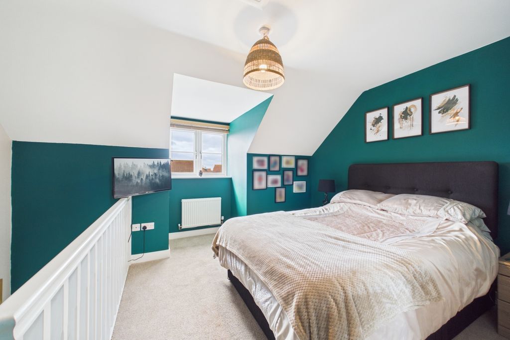 Property photo 2 of 17 Cam02279G0-Pr0053-Still003