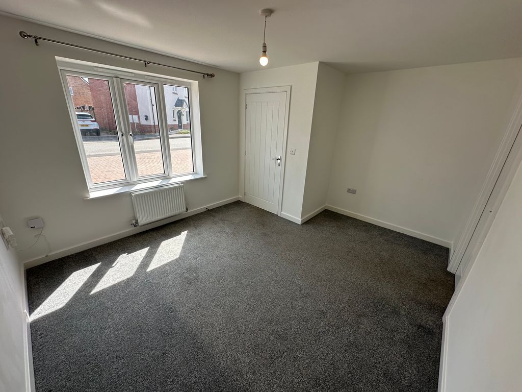 Property photo 2 of 11 Living Room