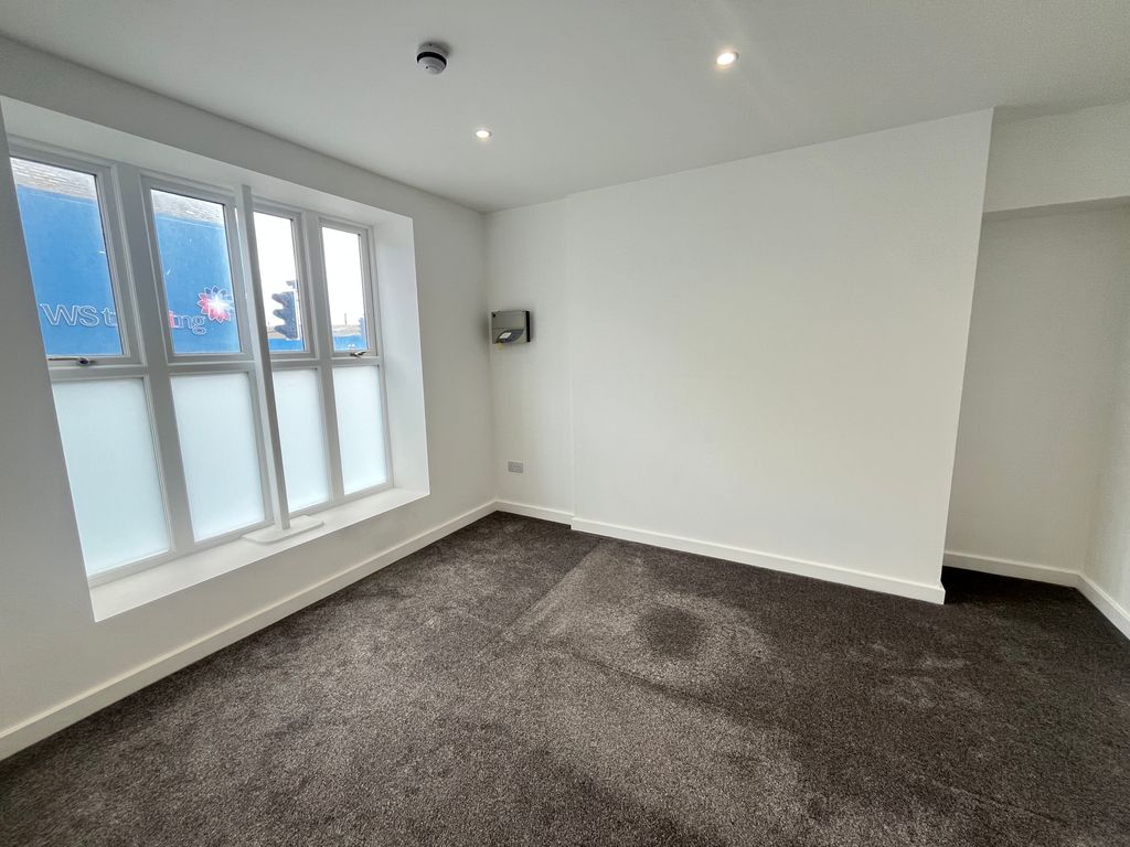 Property photo 3 of 10 Bedroom 2