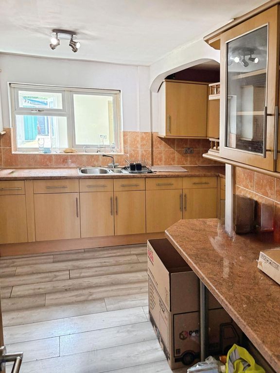 Property photo 3 of 13 Kitchen 2