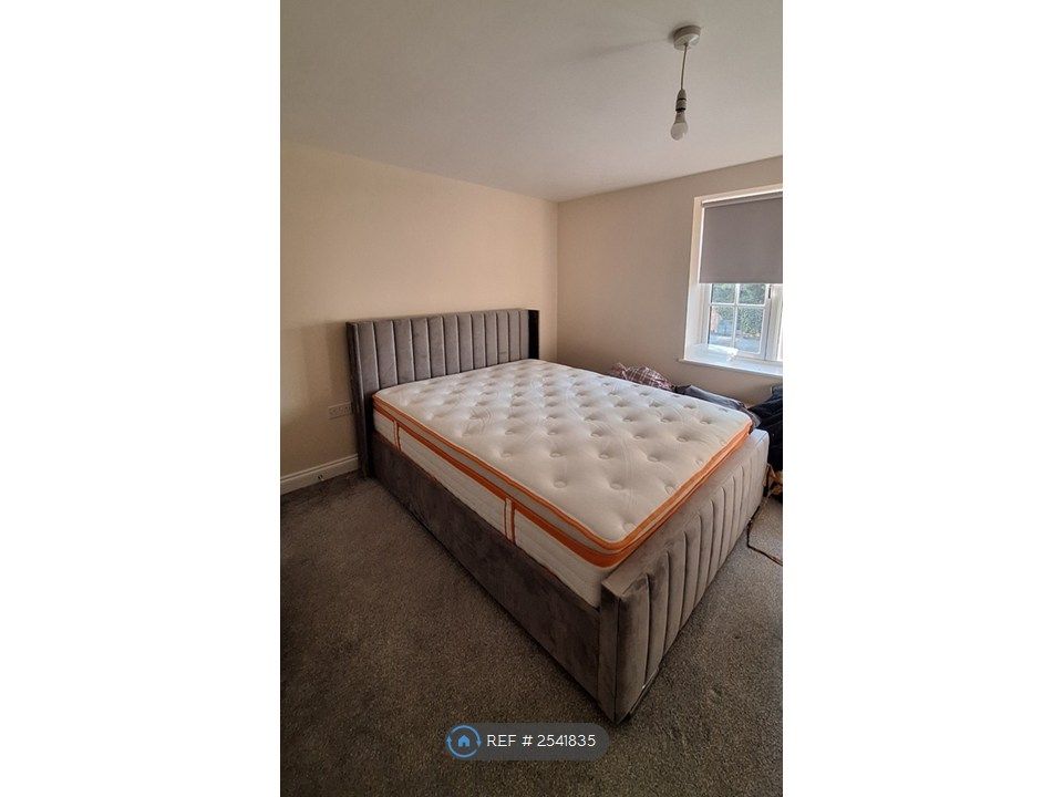 Property photo 3 of 5 King Size Bed