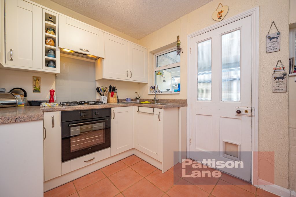 Property photo 3 of 7 Kitchen
