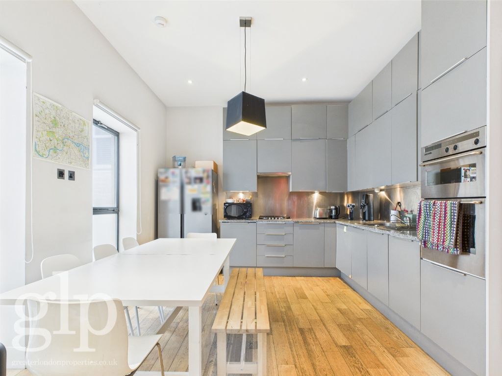 Property photo 2 of 23 4220322