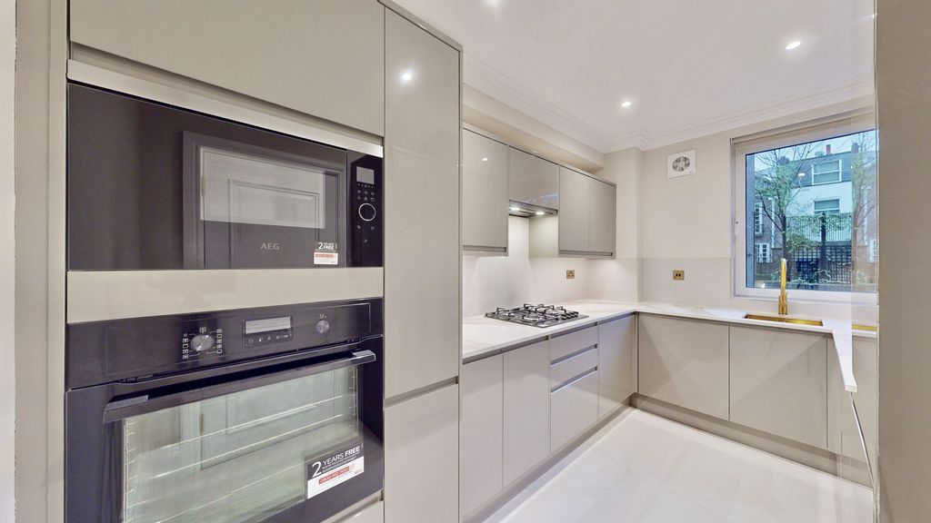 Property photo 2 of 30 Photo 11