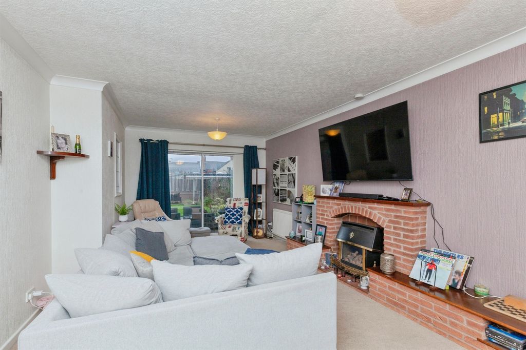 Property photo 3 of 19