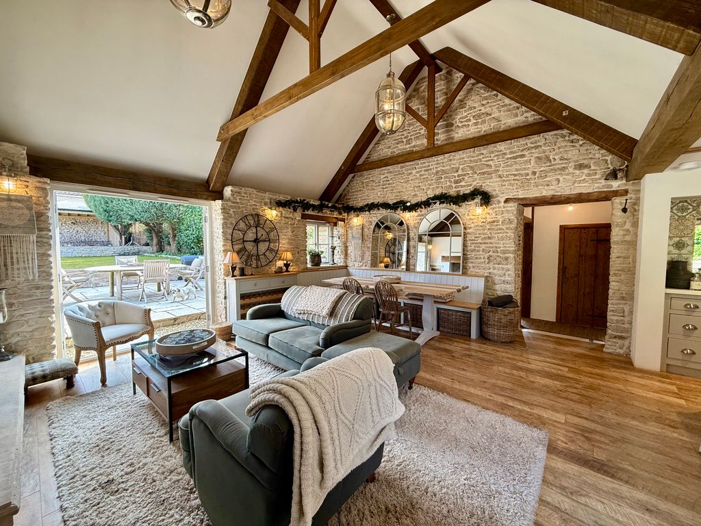 Property photo 3 of 19 Family Area