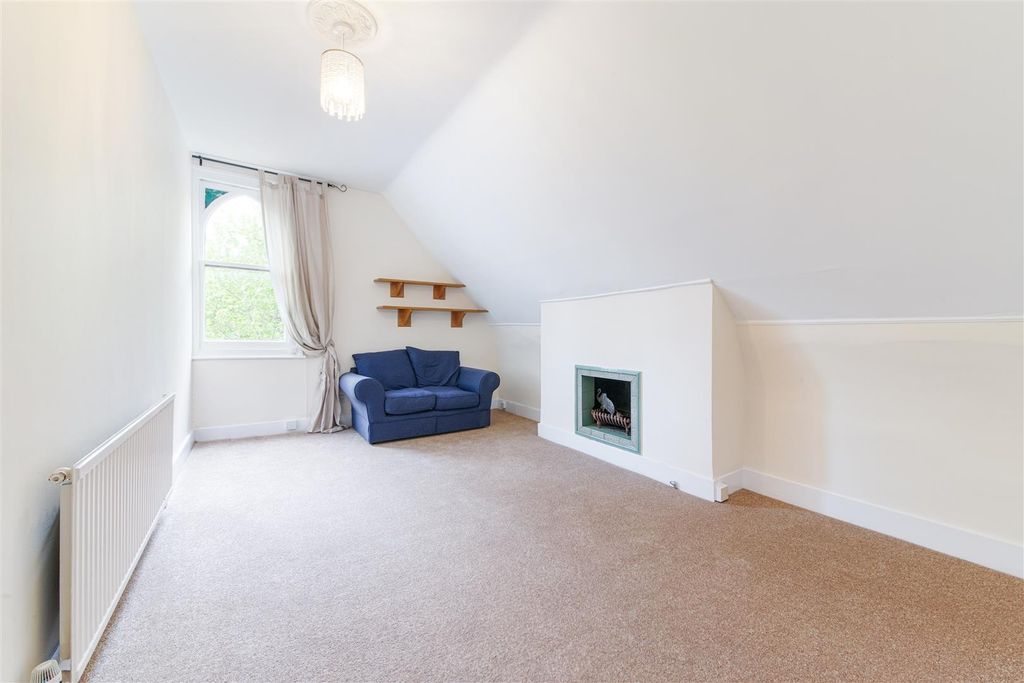 Property photo 2 of 10 Upper Tollington Park, N4-3.Jpg