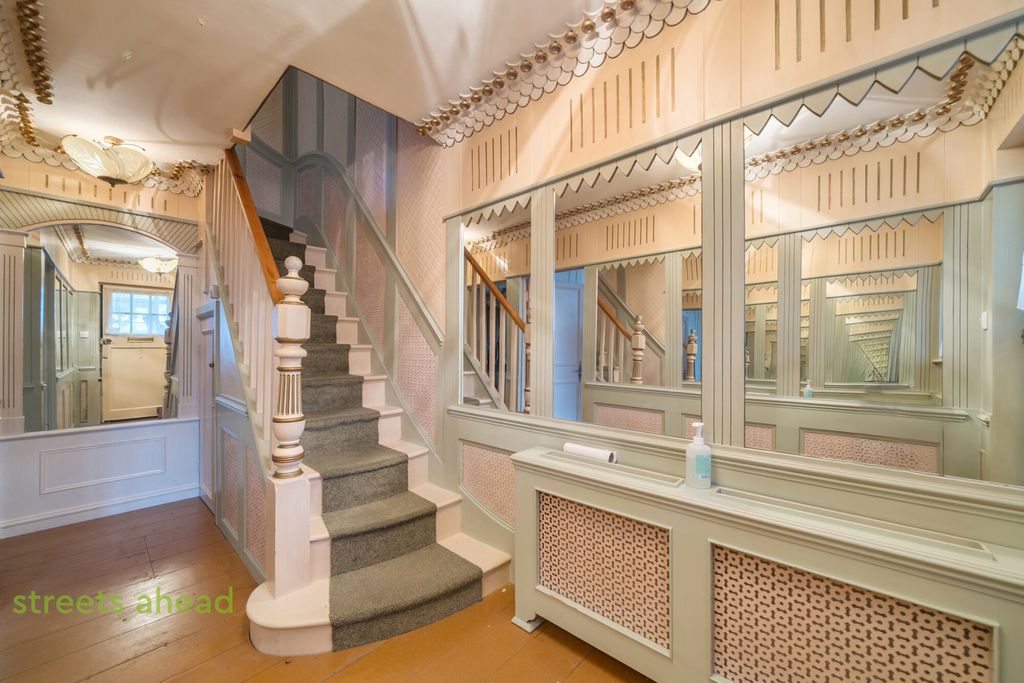 Property photo 2 of 15 840A6018-F441-428...