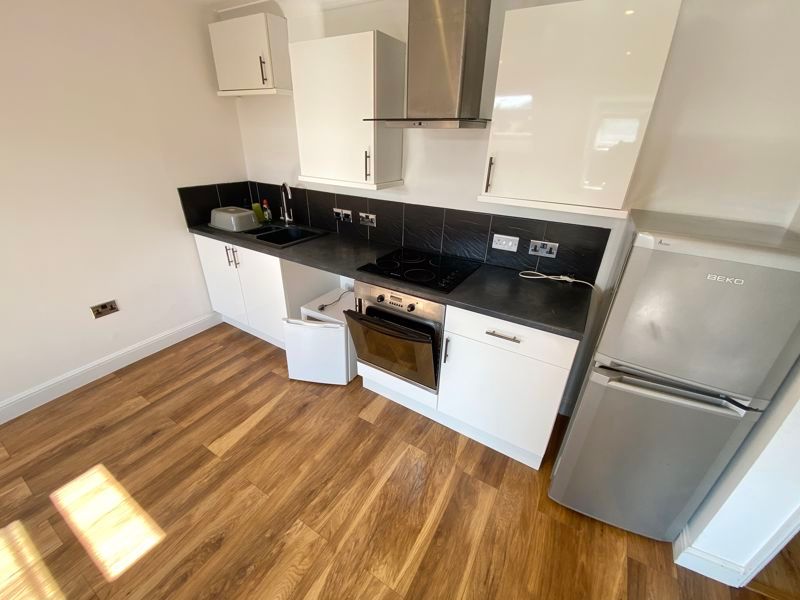 Property photo 1 of 6 Photo 4