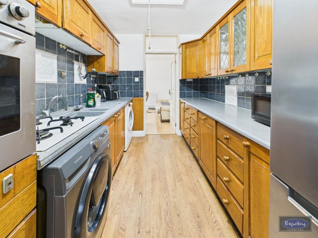 Property photo 2 of 10 Kitchen