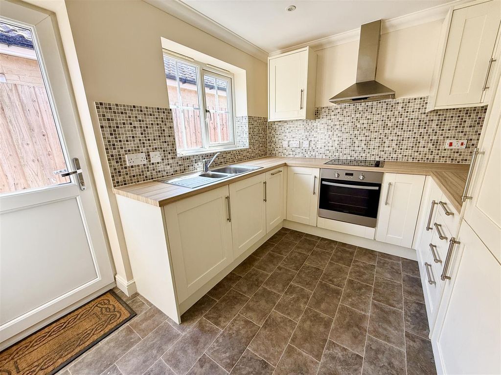 Property photo 2 of 17 Kitchen