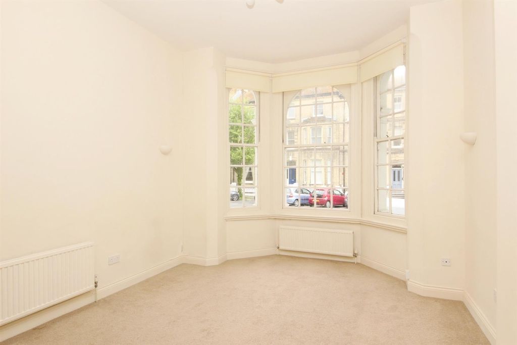 Property photo 1 of 7 Living Room