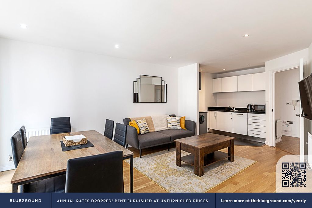 Property photo 3 of 27 Living Room