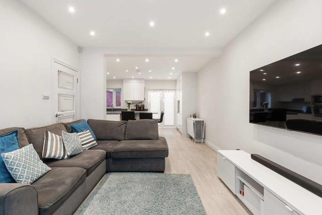 Property photo 3 of 22