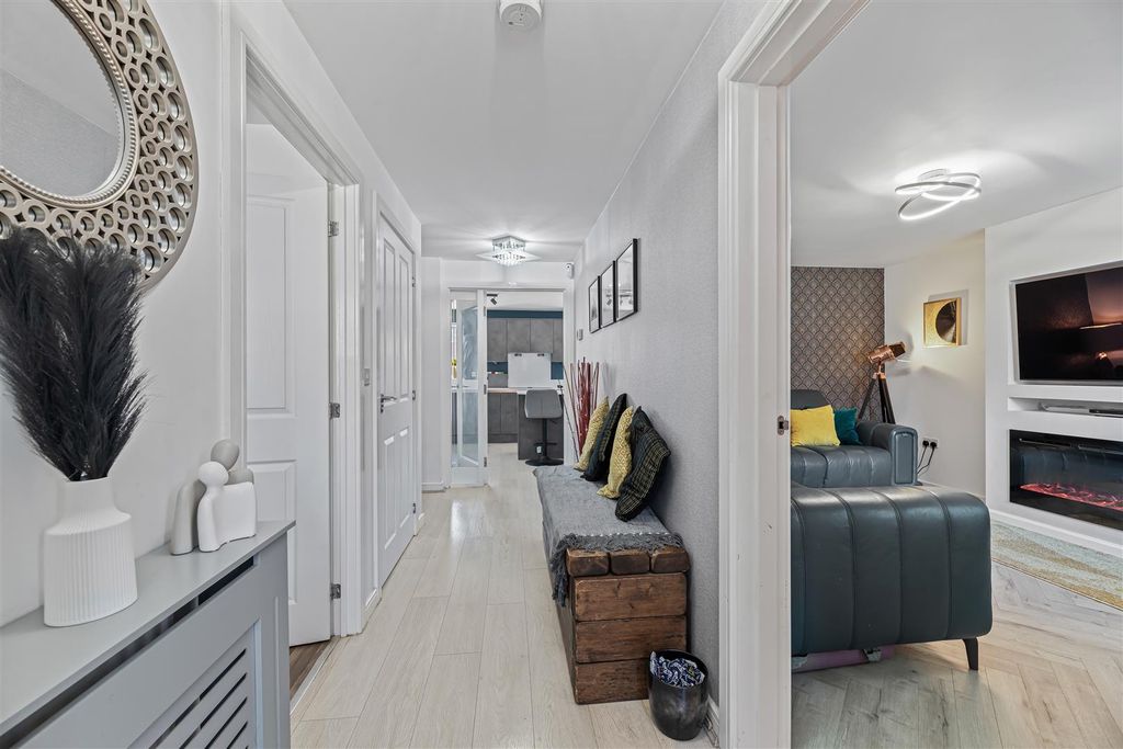Property photo 2 of 19 Hallway