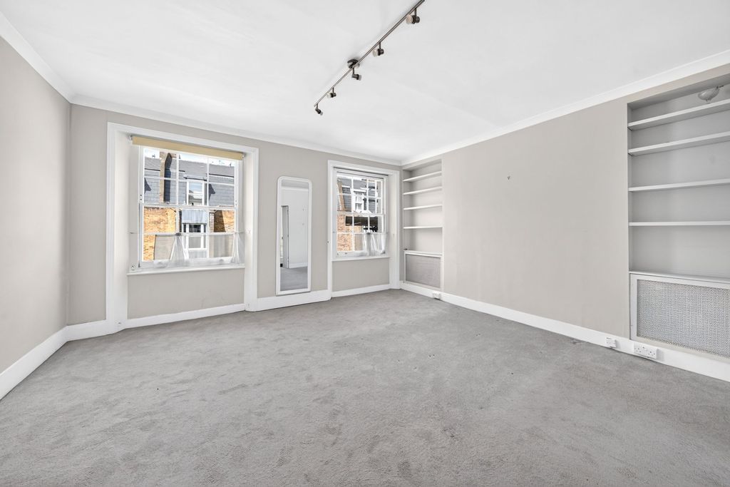 Property photo 2 of 31