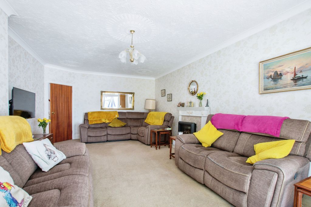 Property photo 3 of 15