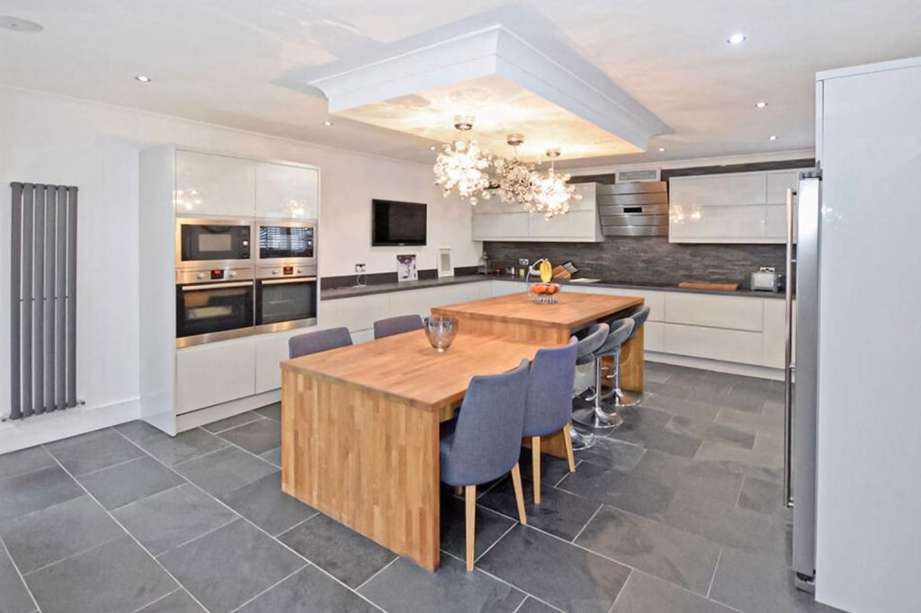 Property photo 2 of 20