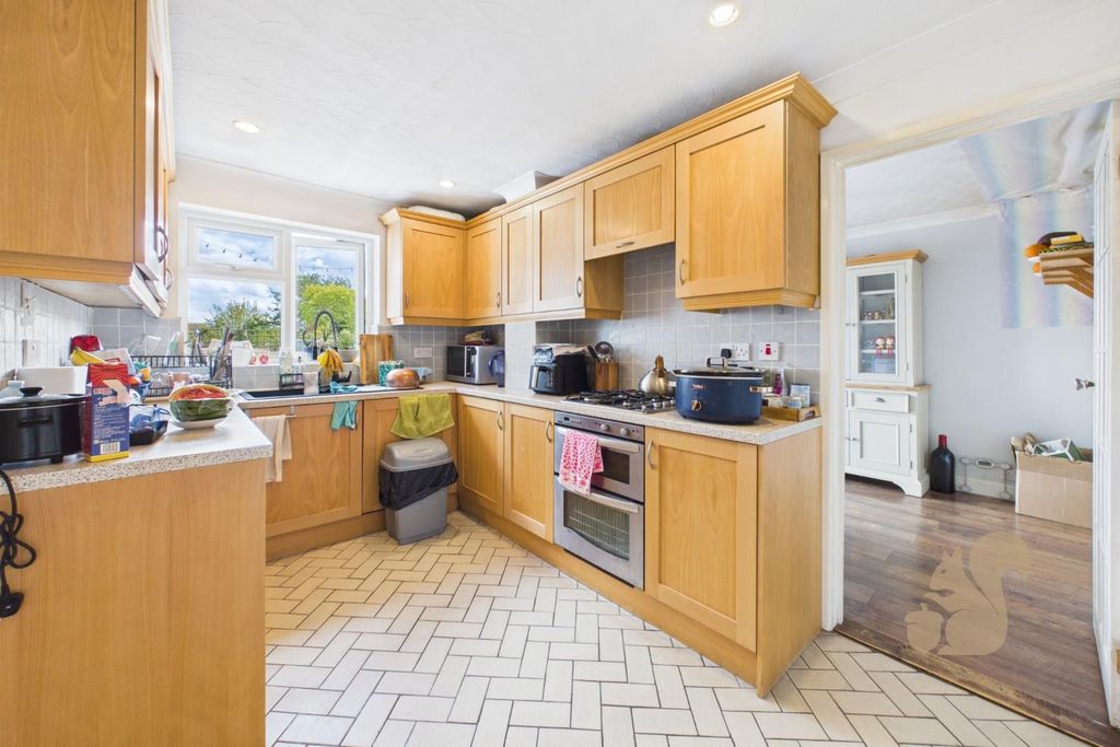 Property photo 3 of 18 Kitchen