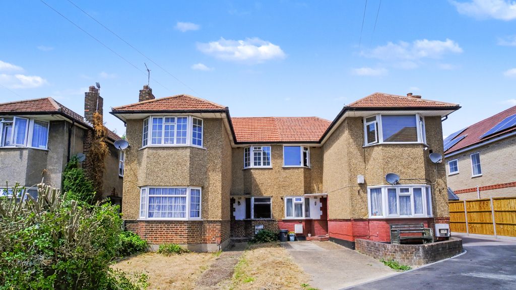 Property photo 1 of 11 48 Berkeley Close, Ruislip, Middlesex, Ha4 6Le