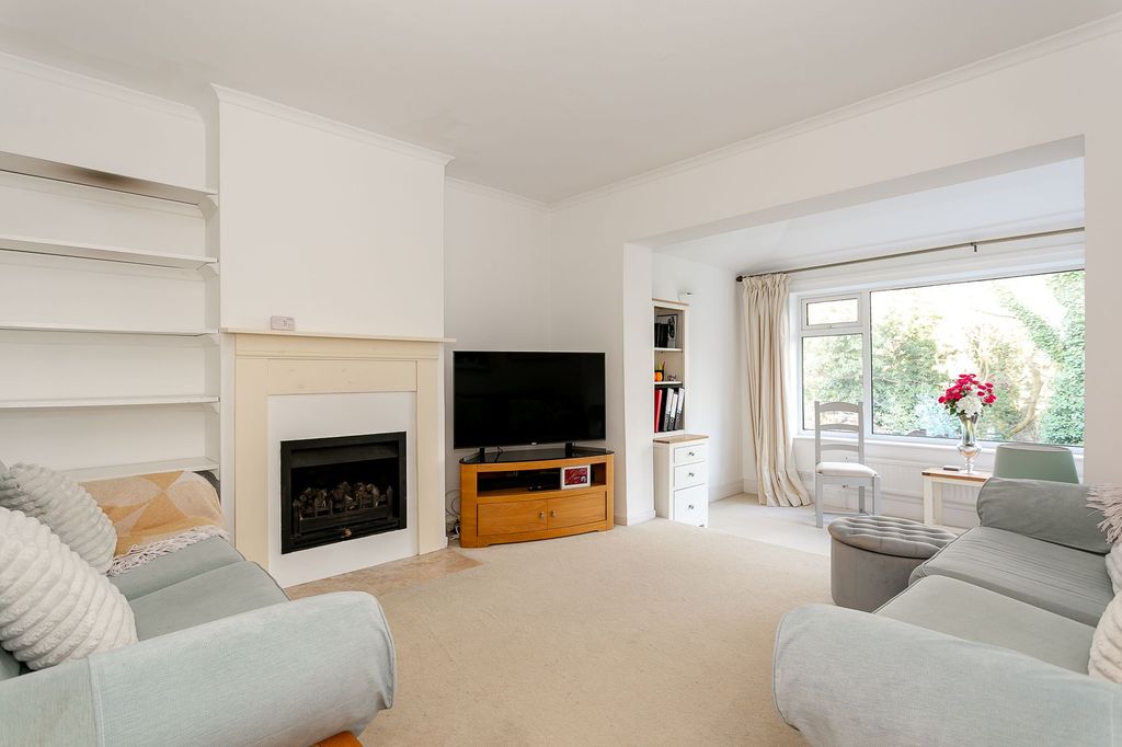 Property photo 2 of 27
