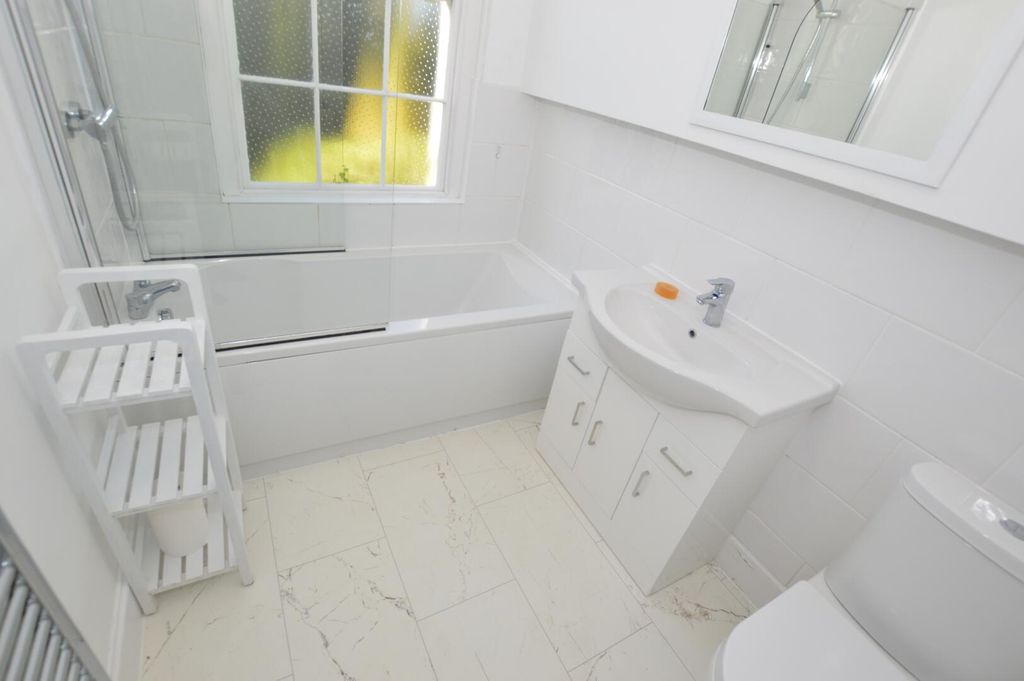 Property photo 2 of 8 Bathroom