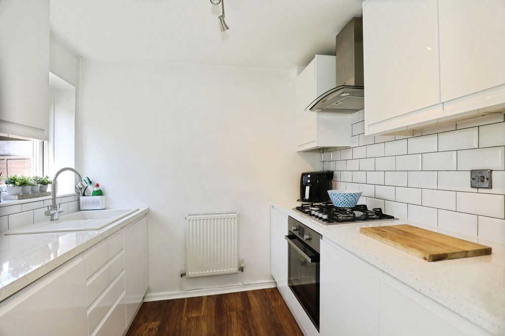 Property photo 3 of 20 Pbox-Img.Jpg