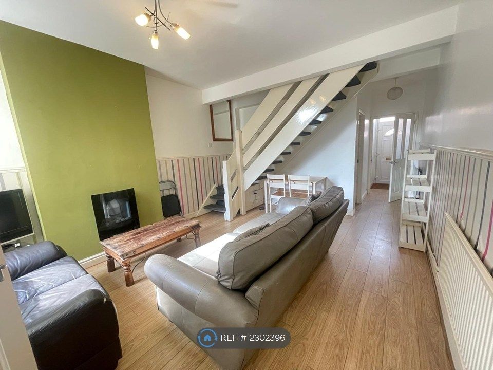 Property photo 1 of 12 Living Room