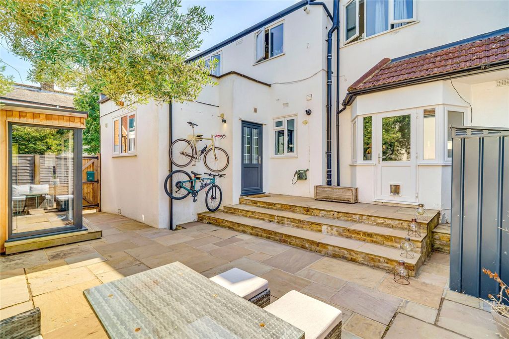 Property photo 2 of 14 Picture No. 11
