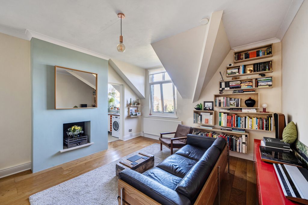 Property photo 2 of 11 1430255-26-69ba9c...